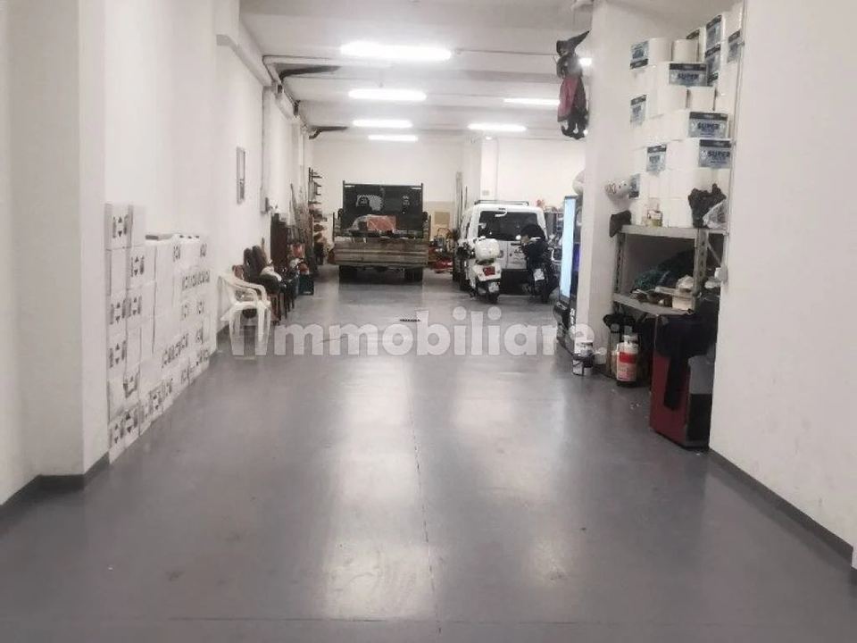 Capannone ristrutturato in città, Asti, Corso Gramsci: foto 2 di 4