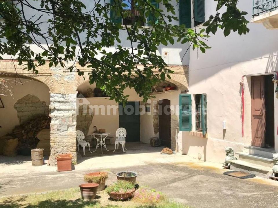Casa con corte e giardino, Moncalvo: foto 2 di 4
