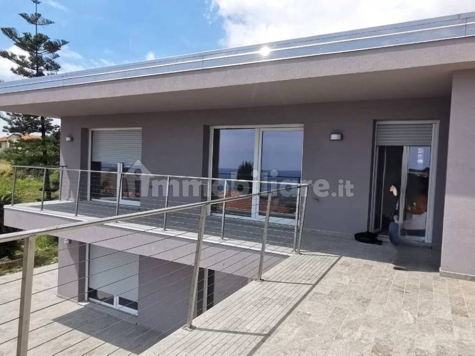 Bilocale vista mare con terrazzo, Sanremo, Corso degli Inglesi: foto 2 di 4