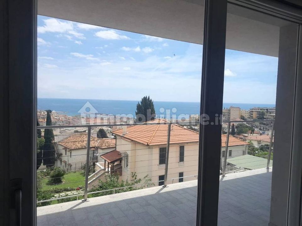 Bilocale vista mare con terrazzo, Sanremo, Corso degli Inglesi: foto 3 di 4